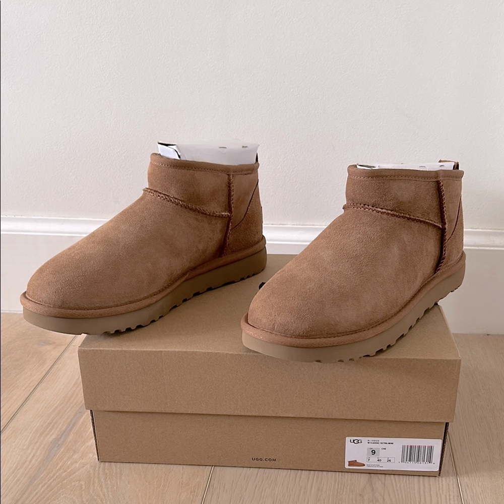Ugg Women’s Classic Ultra Mini size 9